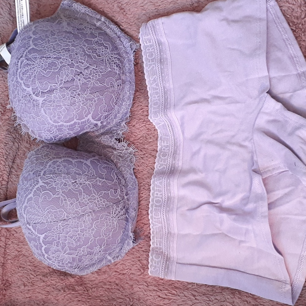 New Listing!! Brand New Victoria's Secret 34DD Lined Demi Bra& XS Panties